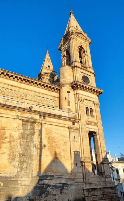 qué hacer en alberobello: basilica de los santo medici